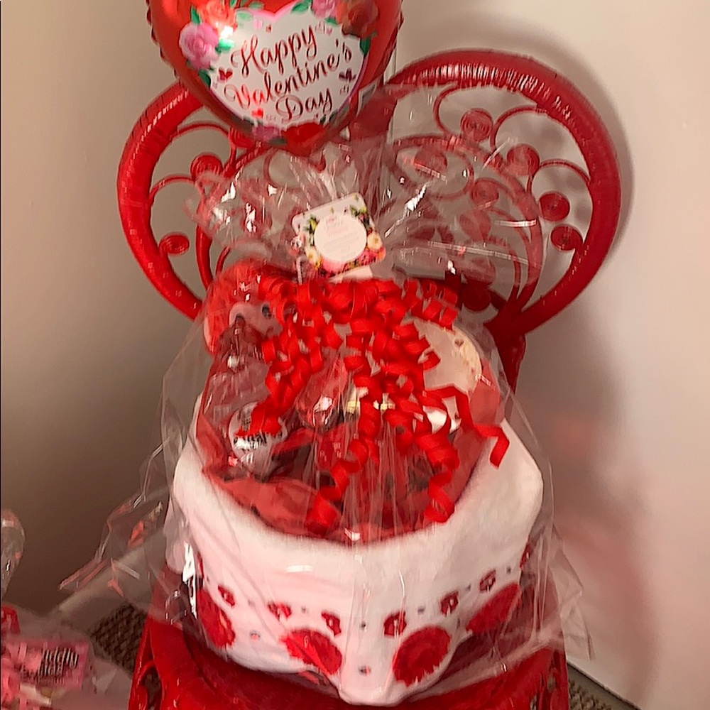 Valentines Baskets. 3 Piece Bathroom towel sets.